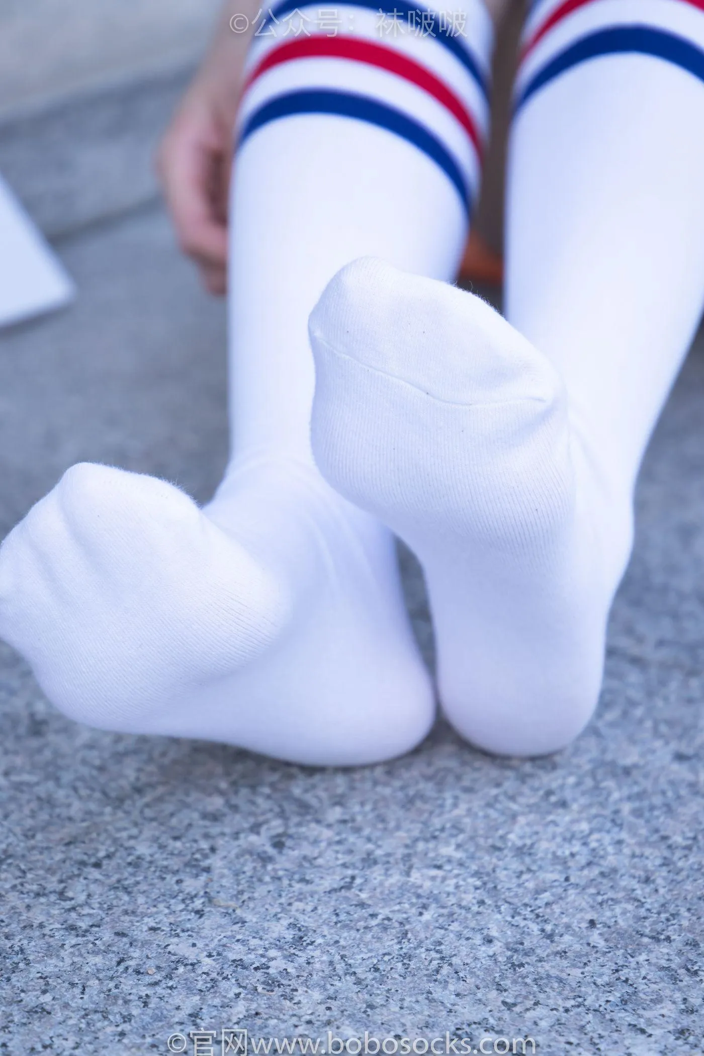 [BoBoSocks袜啵啵]NO.006 小米-运动鞋、白色小腿袜、裸足 [130P]插图6